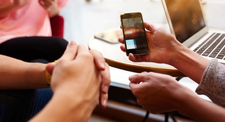 Consumer Cellular Intros SpeakEasy with Simplified Phones and Plans for Seniors