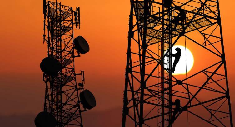 O2 UK, Vecta Labs Revolutionize Mobile Site Deployment with Factory-Assembled Masts