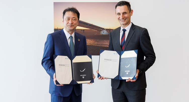 Junichi Miyakawa (left, SoftBank Corp. President &amp; CEO and HAPSMobile President &amp; CEO) and Andrew Gauci (right, Lendlease Managing Director of Japan and Head of Telecoms &amp; Data Infrastructure Asia)