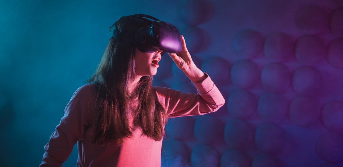 It’s a Whole New Metaverse: Utilizing Optical Wireless Communication to Support XR Technologies and Experiences