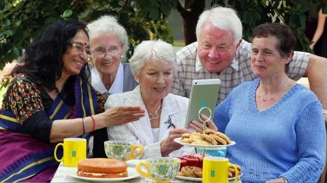 EE&#039;s Tea Parties To Benefit 6 million People in UK Who Have Never Been on the Internet