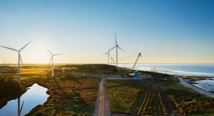 Apple is investing in the construction of two of the world’s largest onshore wind turbines near the Danish town of Esbjerg.